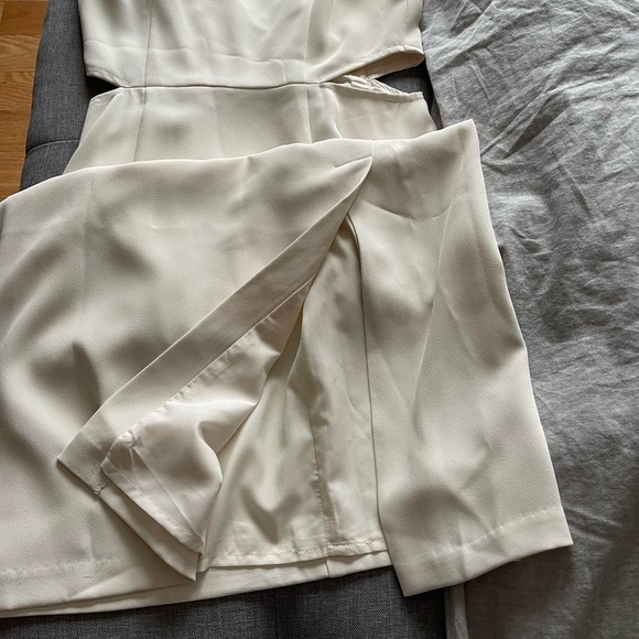 Love bonito side cut out pencil midi dress
Brand: Love Bonito - Picture 9 of 9